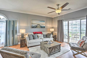 Myrtle Beach Condo with Pool Less Than 2 Miles to the Coast!